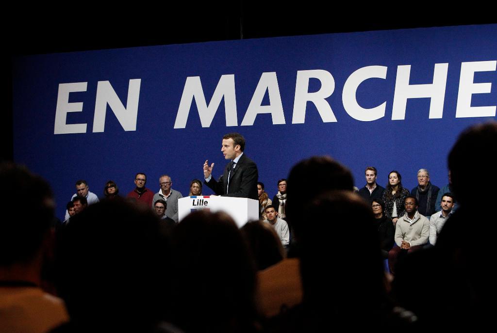 Förre ekonomiministern Emmanuel Macron, som kör sitt eget race, är på väg uppåt i opinionsmätningarna inför det franska presidentvalet. (Foto: Michel Spingler-arkivbild)