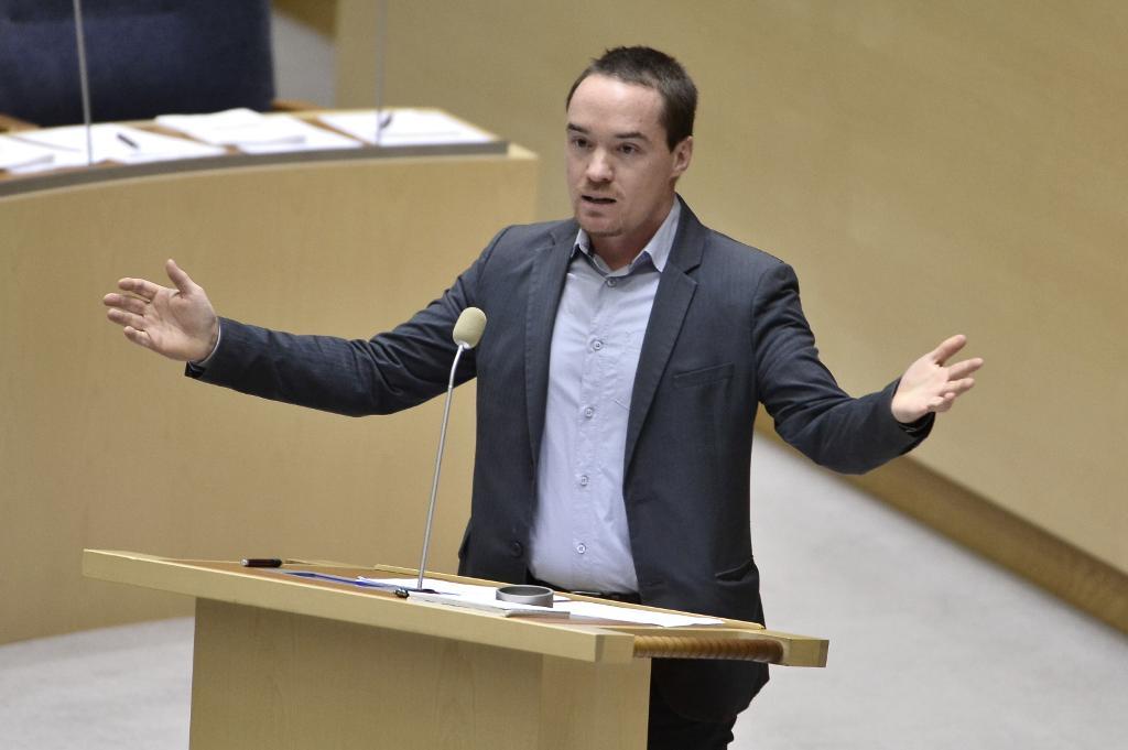 SD-riksdagsledamoten Kent Ekeroth har blivit av med uppdraget som internationell sekreterare i Sverigedemokraterna. (Foto: Claudio Bresciani/TT-arkivbild)
