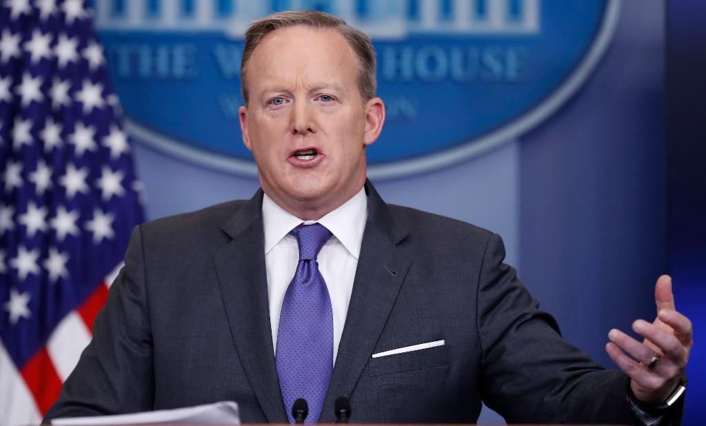 Iran har testat en missil, enligt Vita husets Sean Spicer. (Foto: Carolyn Kaster/AP/TT)