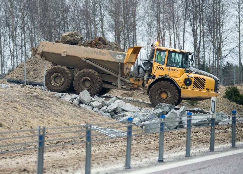 Volvo CE tillverkar bland annat dumprar. Huvudkontoret har ett 40-tal anställda. Arkivbild. (Foto: Fredrik Sandberg / TT)