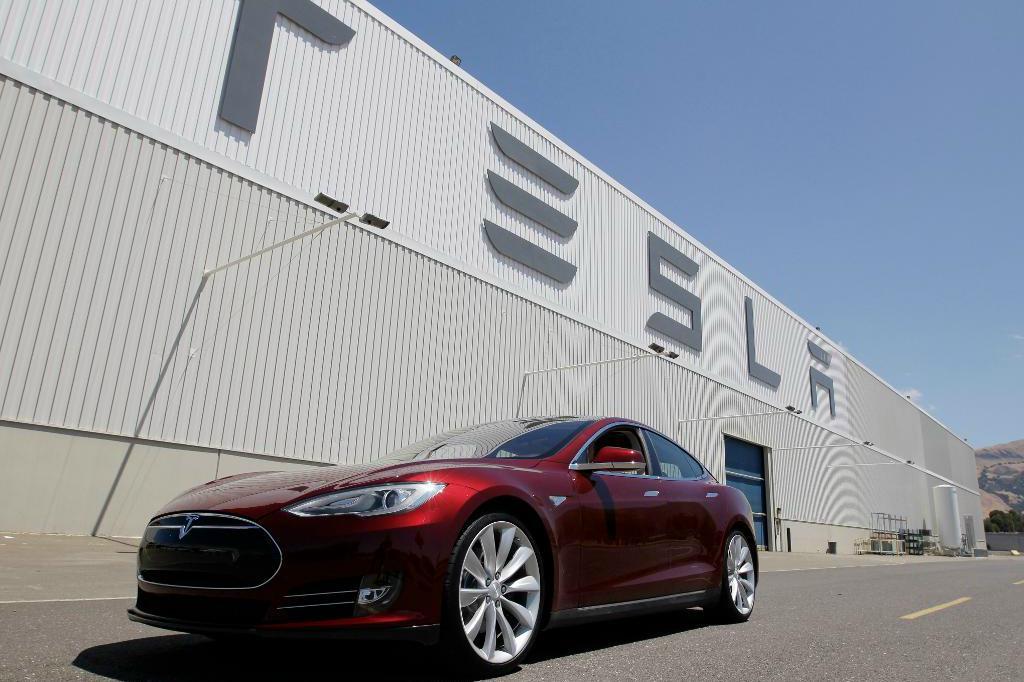 




En grupp intressenter försöker övertyga Tesla om att Trollhättan är rätt plats för att bygga elbilar i Europa.  Foto: Paul Sakuma/AP/TT-arkivbild                                                                                                                                                                                                                            