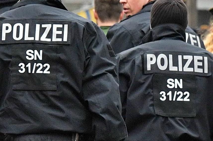


Tyska poliser.   Foto: Martin Meissner /AP/TT-arkivbild                                                                                                                                    