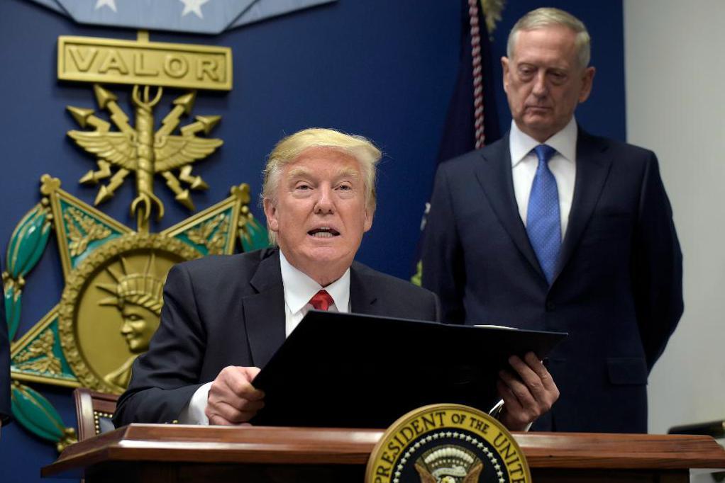 
Donald Trump och Jim Mattis. Foto: Susan Walsh/AP/TT
                                            