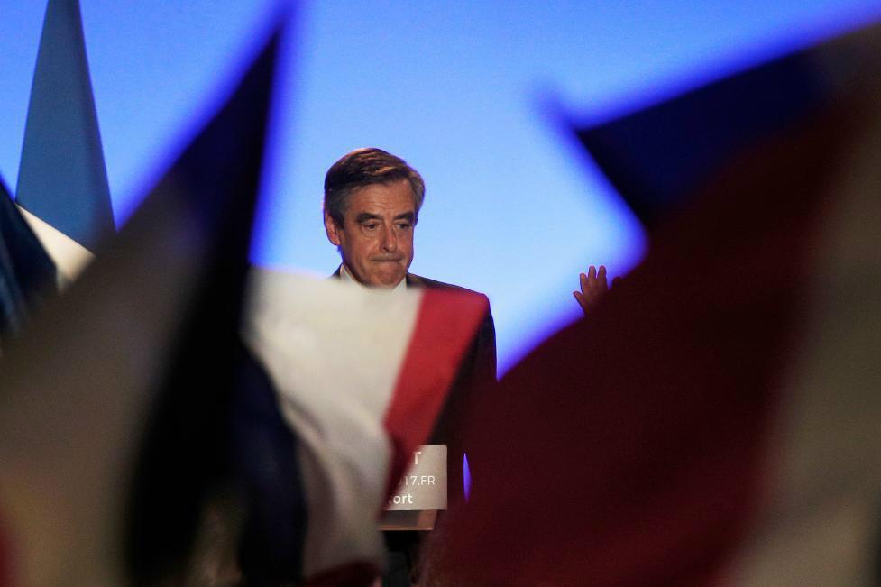 
François Fillon, konservativ kandidat i det franska presidentvalet, är pressad av en korruptionsutredning. Bild från i fredags. Foto: Christophe Ena/AP/TT                                            