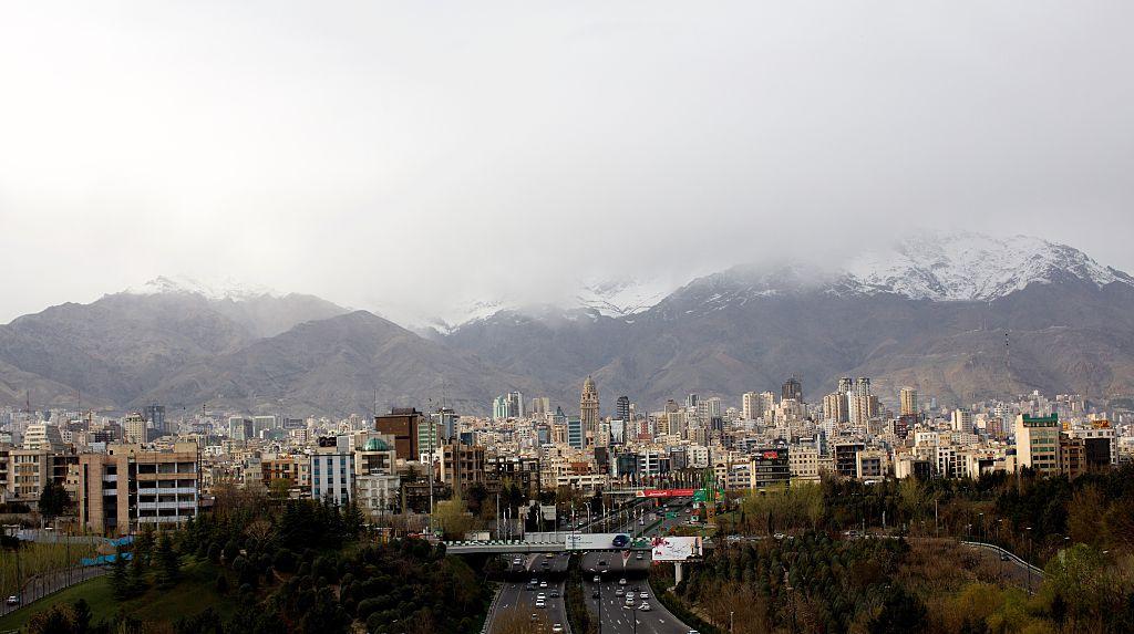 Forskaren Ahmadreza Djalali  ställdes inför en revolutionsdomstol i Iran och anklagades för spioneri. Här syns Irans huvudstad Teheran. Foto: Behrouz Mehri /AFP/ Getty Images)