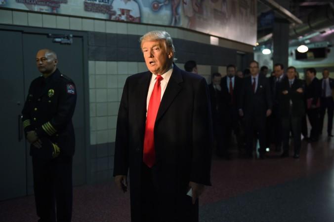 USA:s president Donald Trump pratar med media efter mötet med offren och deras familjer veckan efter attacken mot Ohio State University i Columbus den 28 november 2016. Foto: Timothy A. Clary/AFP/Getty Images 