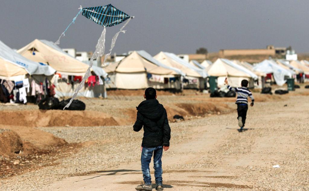 Nästan 200 000 människor har flytt Mosul och striderna där. Hit till flyktinglägret Hasan Sham kommer många flyktingar.  Foto: Safin Hamed /AFP/Getty Images)