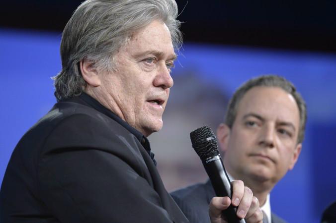 
Donald Trumps chefsstrateg Steve Bannon och stabschefen Reince Priebus vid CPAC-konferensen i National Harbor, Maryland, den 23 februari. Foto: Mike Theiler/AFP/Getty Images                                            