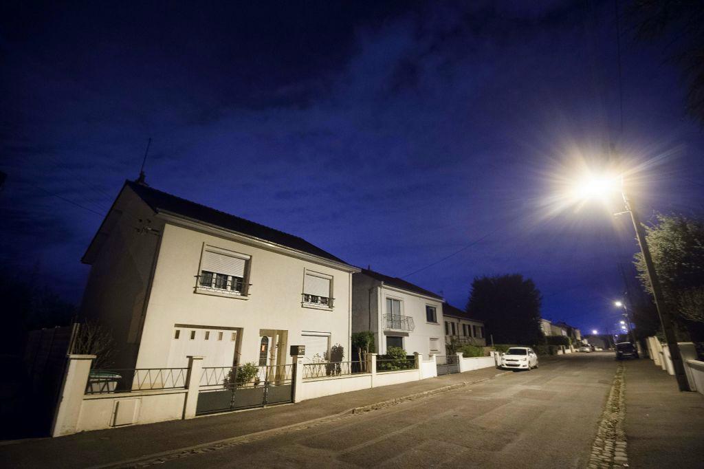 

Ett föräldrapar och deras vuxna barn är försvunna från hemmet i Orvault nära Nantes, Frankrike. Polisen fann blodstänk i huset. Foto: Jean-Sebastien Evrard /AFP/Getty Images                                                                                        