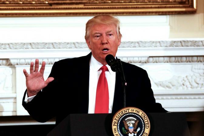 

President Donald Trump talar vid ett möte med landets delstatsguvernörer i Vita Huset i Washington den 27 februari 2017. Foto: Aude Guerrucci-Pool/Getty Images
                                                                                        