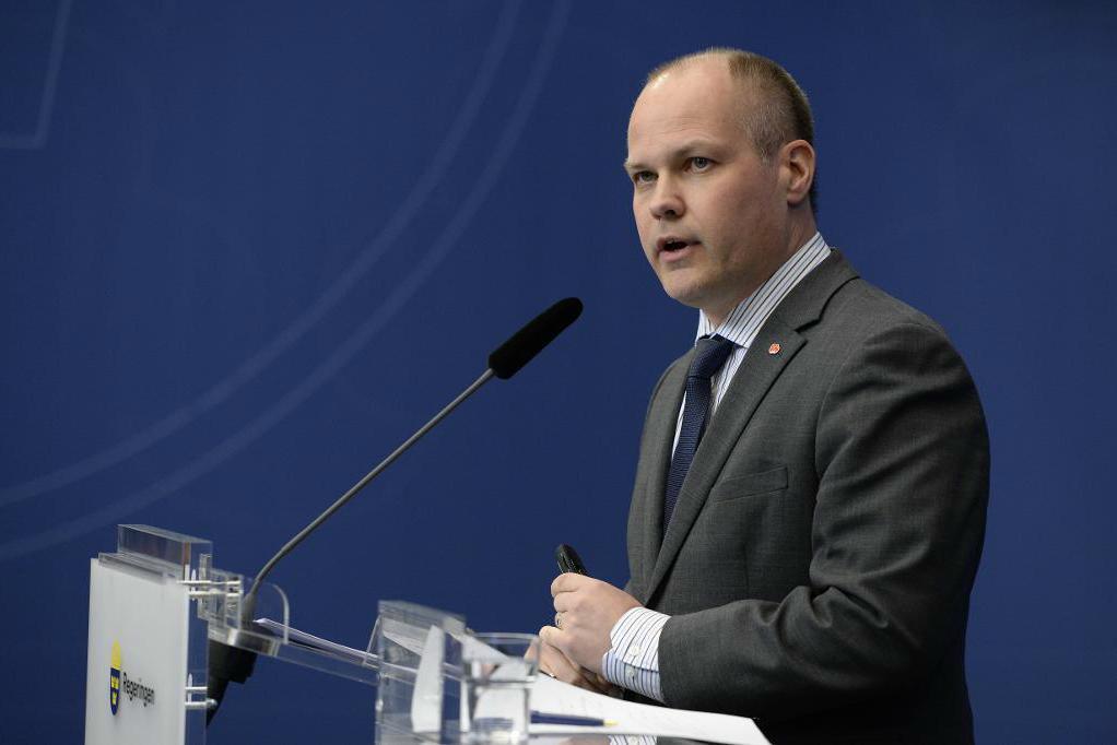 


Ensamkommande som sköter skolarbetet och får ett fast jobb får stanna i Sverige, enligt ett nytt regeringsförslag från justitie- och migrationsminister Morgan Johansson (S). Foto: Jessica Gow/TT                                                                                                                                    