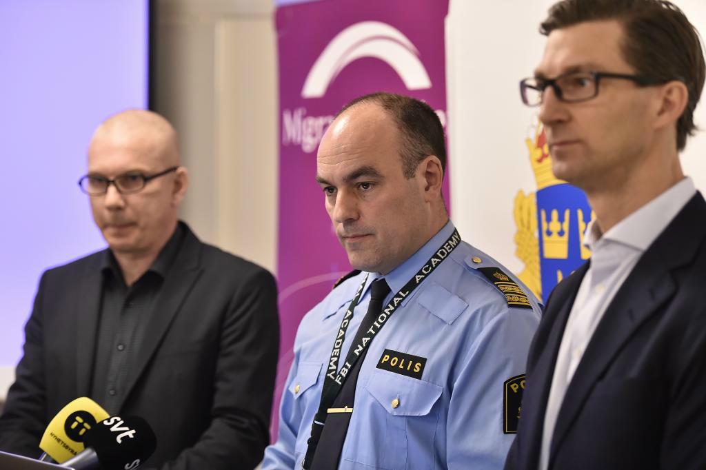 
Sverker Spaak, processägare, Migrationsverket, Patrik Engström, Polismyndigheten och Johan Mellbring, Kriminalvården, berättar om arbetet med av- och utvisning av asylsökande som fått avslag på sin asylansökan. Foto: Noella Johansson                                            