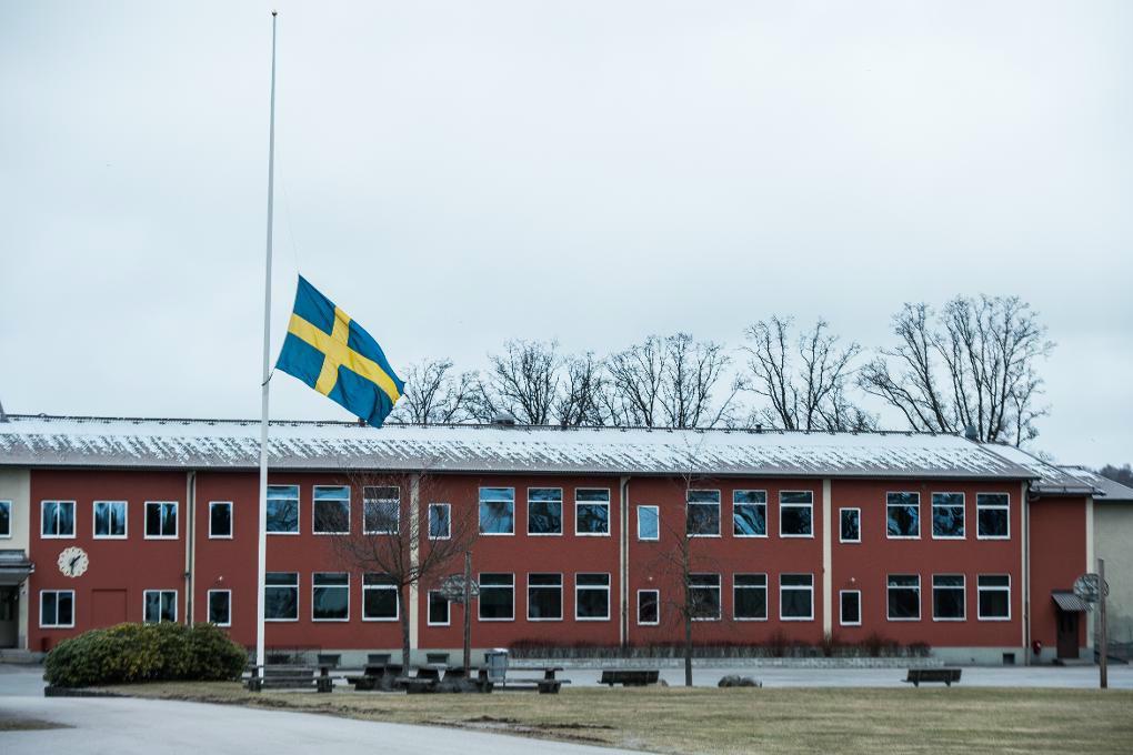 


Dagen efter mordet på en 13-årig pojke är Olofström en ort i sorg och chock. Foto: Magnus Lejhall/TT                                                                                                                                    
