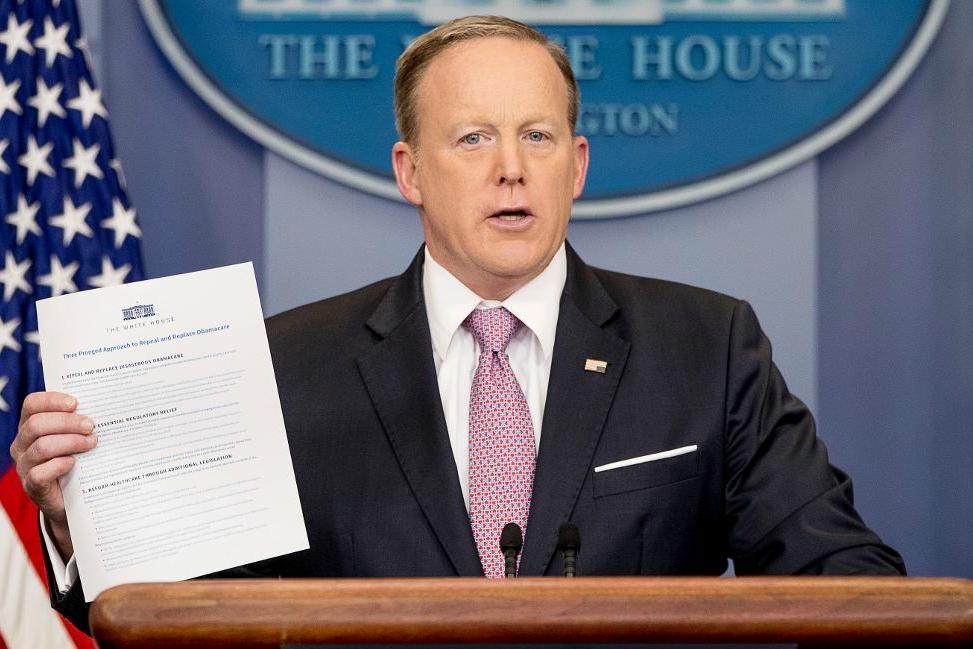 
Vita husets presstalesman Sean Spicer sade på sin dagliga briefing på fredagen att administrationens budgetförslag presenteras den 16 mars. Foto:
Andrew Harnik/AP/TT                                            