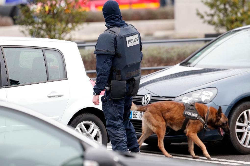 Stort säkerhetspådrag på Orly. Foto:
Kamil Zihnioglu