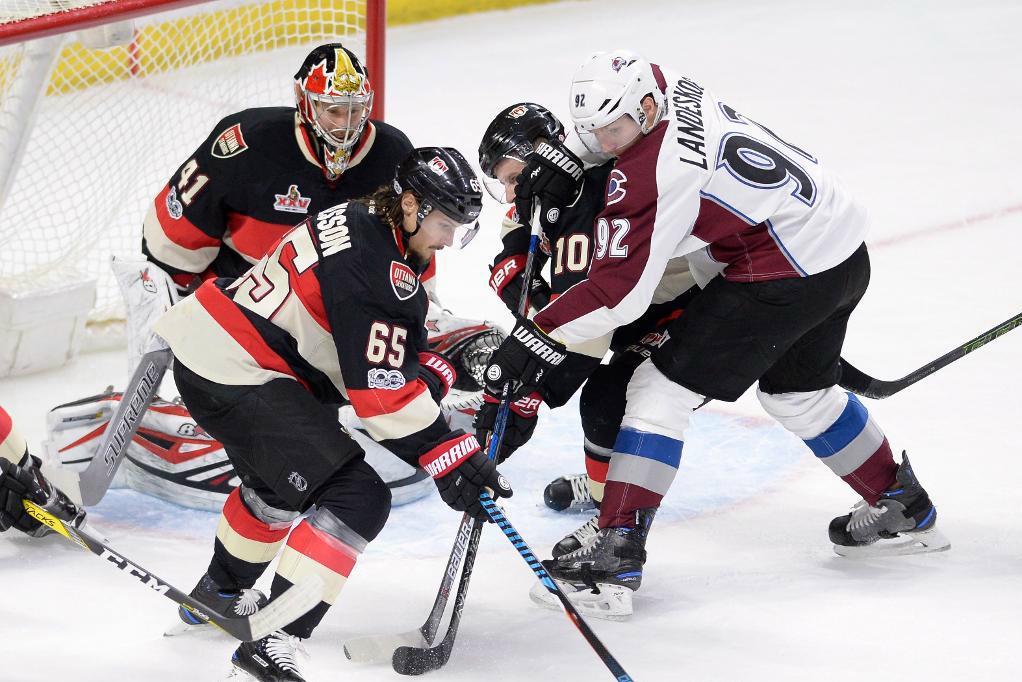 
Ottawa Erik Karlsson (65) och Colorados Gabriel Landeskog (92) möts på svensk mark i höst. Foto: Justin Tang/AP/TT-arkivbild                                            