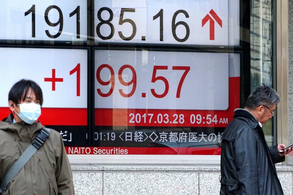 



Uppåt igen i Tokyo. Foto: Eugene Hoshiko/AP/TT-arkivbild                                                                                                                                                                                