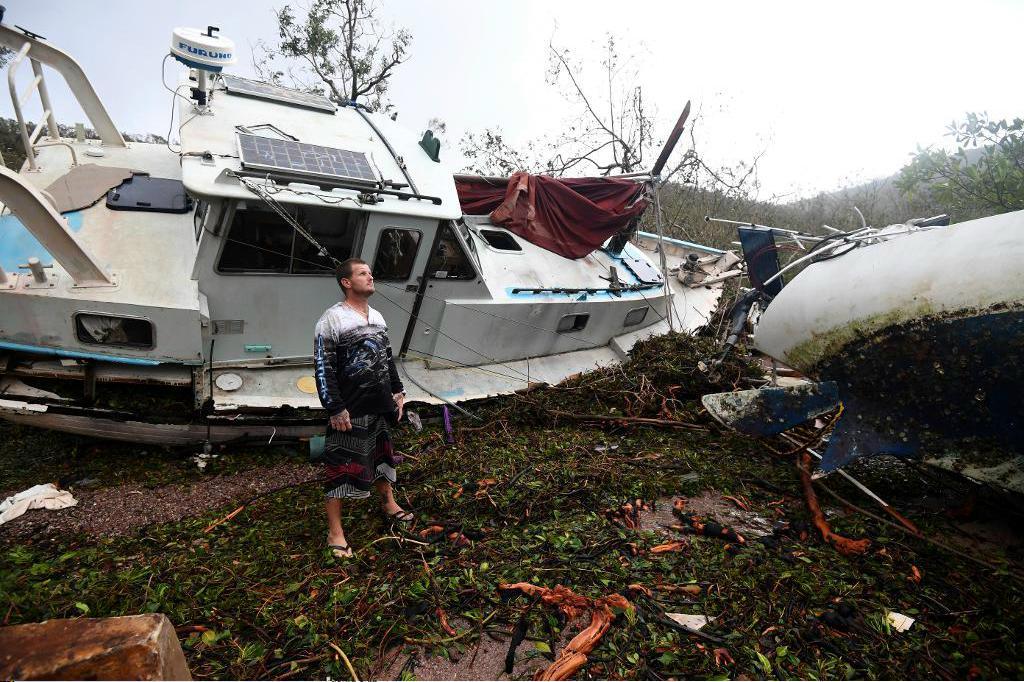 
I Airlie Beach spolades båtar upp på land under ovädret. Foto: Dan Peled/AP/TT                                            