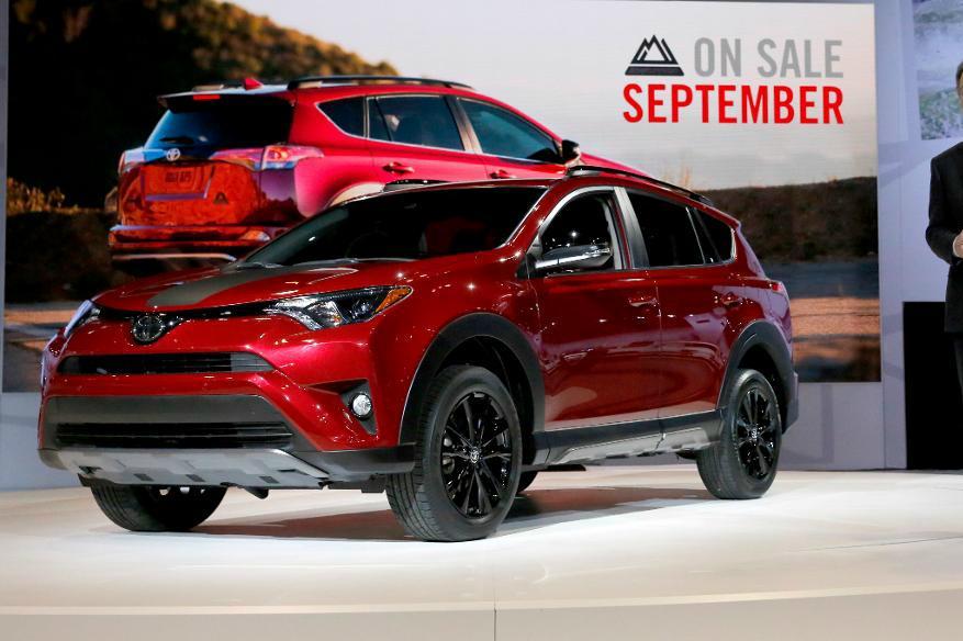 
Toyota RAV4 presenteras i samband med motormässan i Chicago. Foto: Charles Rex Arbogast/TT/AP-arkivbild                                            
