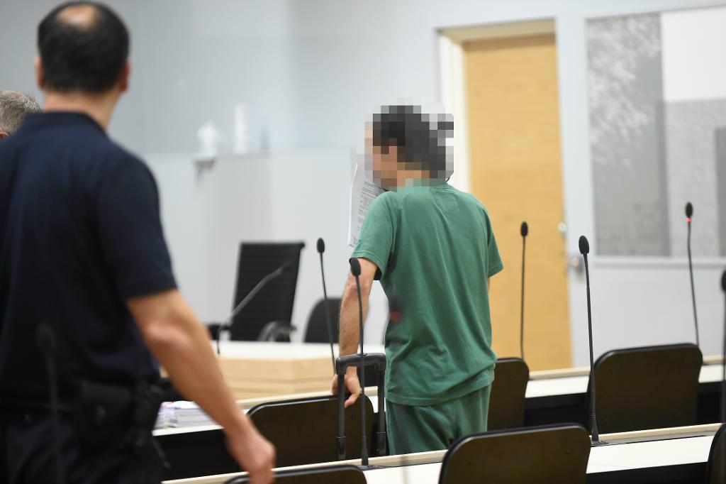 

Den terroråtalade 30-åringen i Malmö nekar till brott och säger att han sökte sig till Sverige för att det är det första landet som står för mänskliga rättigheter. Foto: Björn Lindgren/TT                                                                                        