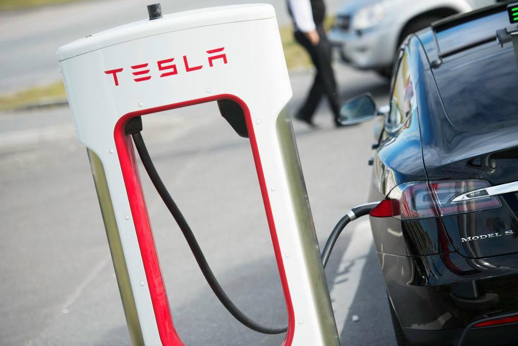 

Teslas billeveranser slog rekord under årets första kvartal. Foto: Darius Kniuksta/AP/TT-arkivbild                                                                                        