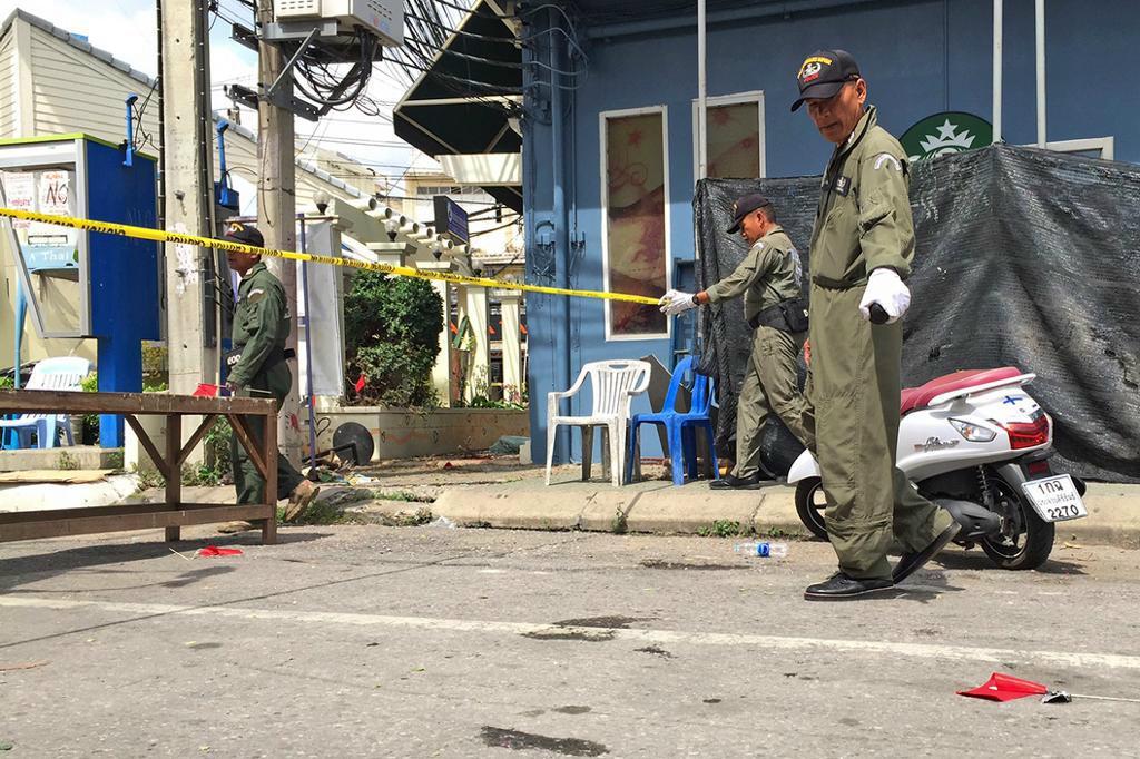 
Myndigheter i södra Thailand räknar till 23 våldshändelser i dag som tros vara politiskt betingade. Bilden togs i Hua Hin 2016, då även attentat i turistorter längre norrut misstänktes ha samband med upproret i söder. Foto: Jerry Harmer/AP/TT                                            
