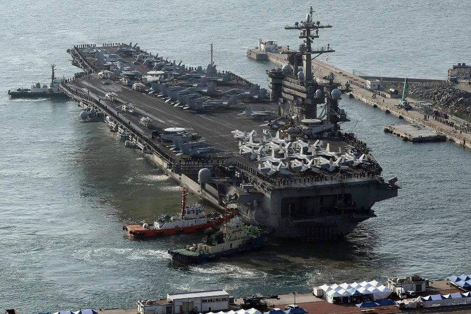 
Det amerikanska hangarfartyget Carl Vinson befinner sig i närheten av Koreahalvön. Foto: Jo Jung-ho/AP/TT-arkivbild                                            