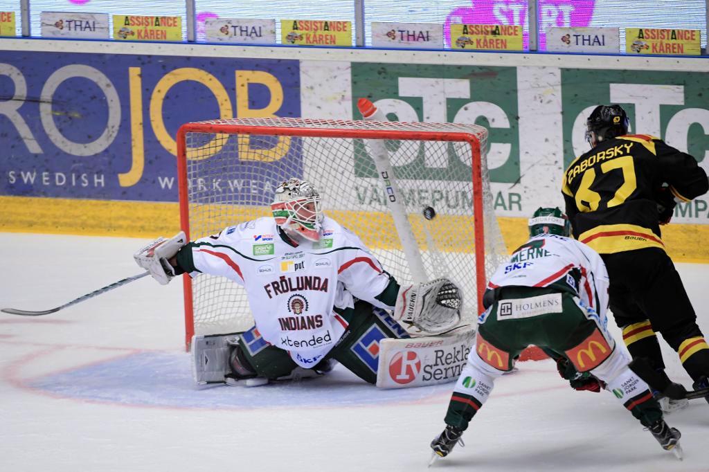 Brynäs Tomas Zaborsky gör 3-0 i semifinalen mot Frölunda. Foto: Maja Suslin/TT