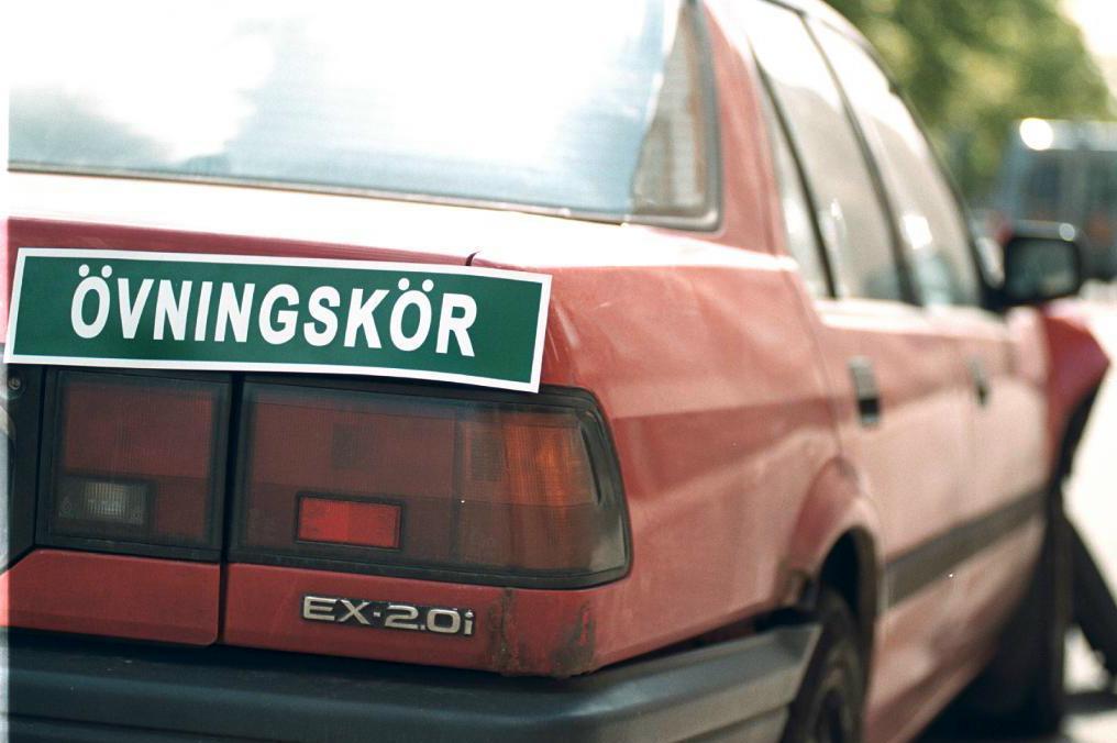Allt fler tar automatkörkort och chansar hellre än är ordentligt förberedda vid första försöket. Foto: Fredrik Persson/TT-arkivbild