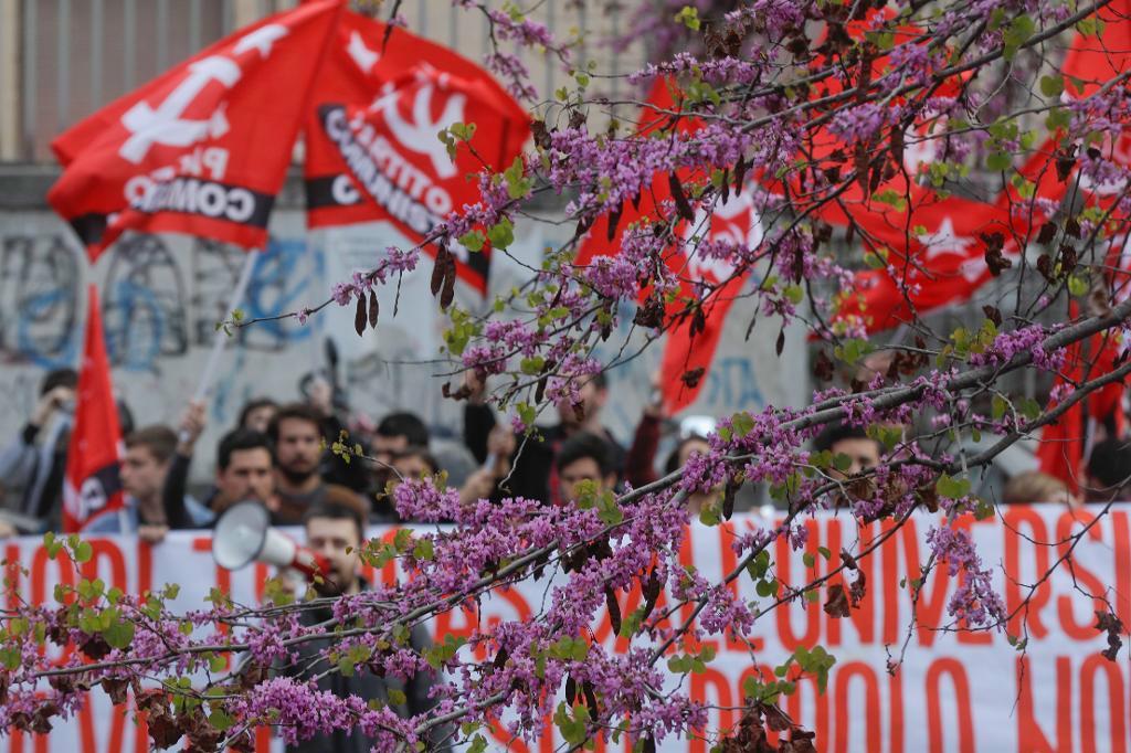 

Protester mot åtstramningar har blivit vardag i Grekland. Foto: Gregorio Borgia AP/TT-arkivbild                                                                                        