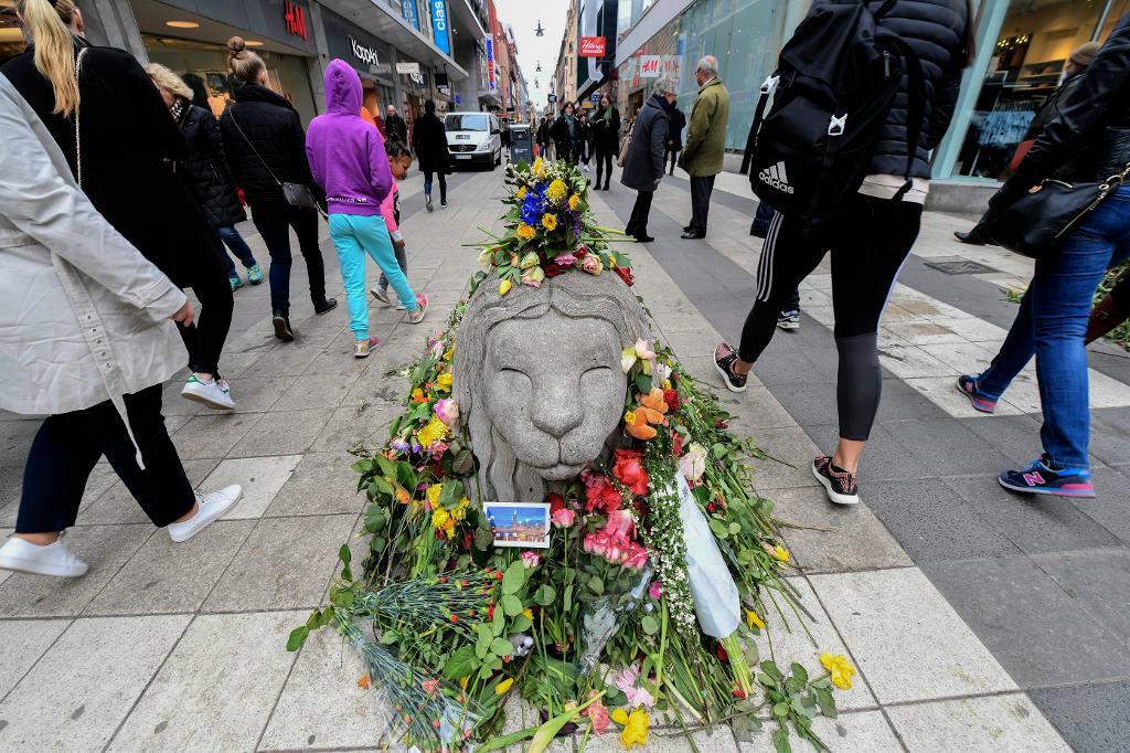 
Bara en person vårdas nu på sjukhus efter lastbilsattentatet den 7 april. Foto: Fredrik Sandberg/TT-arkivbild                                            
