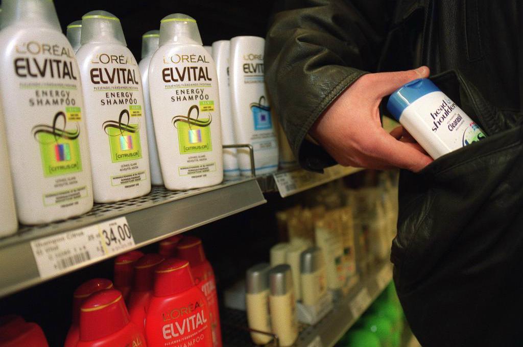
Det stjäls för nästan åtta miljarder kronor från svenska butiker varje år. Foto: Peter Lydén/TT                                            