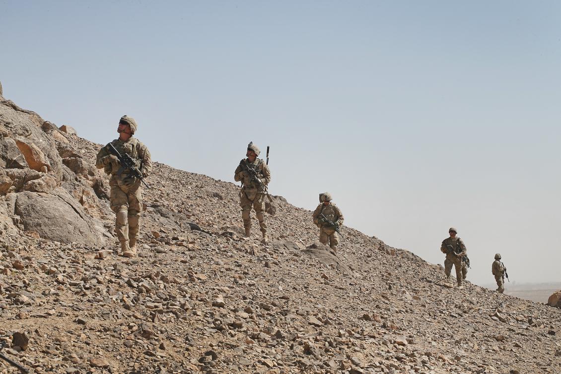 


Den enorma bomben träffade grottsystemet i Achin-distriketet klockan 07.32 lokal tid enligt USA:s afghanistanstyrkor. Bilden är från 2014 då amerikanska soldater undersökte grottor nära Kandahar. Foto: Scott Olson/Getty Images                                                                                                                                    