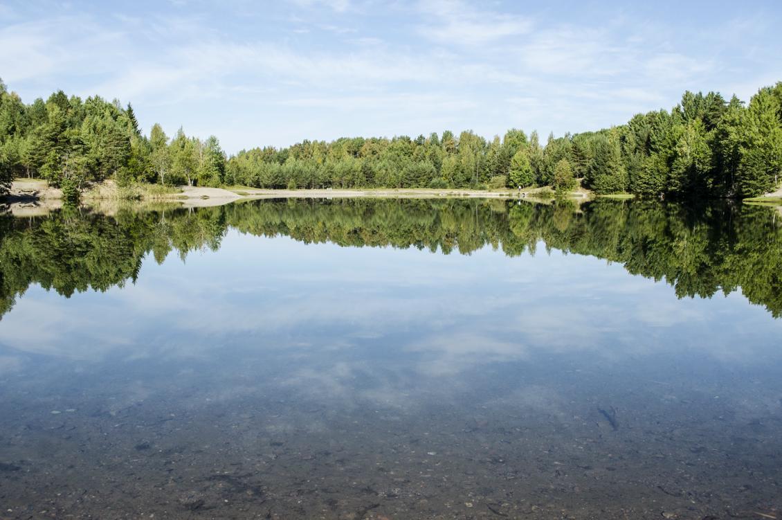 
Världens sjöar är generellt grundare än man trott, enligt ny forskning. Tidigare uppgifter om sötvattensmängderna på jorden har varierat mycket och har ofta presenterats utan data eller metoder som grund. Foto: Josefine Linnea Jonsson                                             