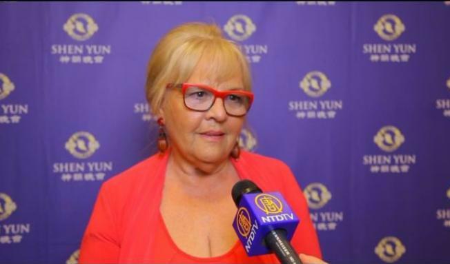 
Läkaren Karin Braun såg Shen Yun på Jahrhunderthalle i Frankfurt den 2 maj. Foto: NTD Televison                                            