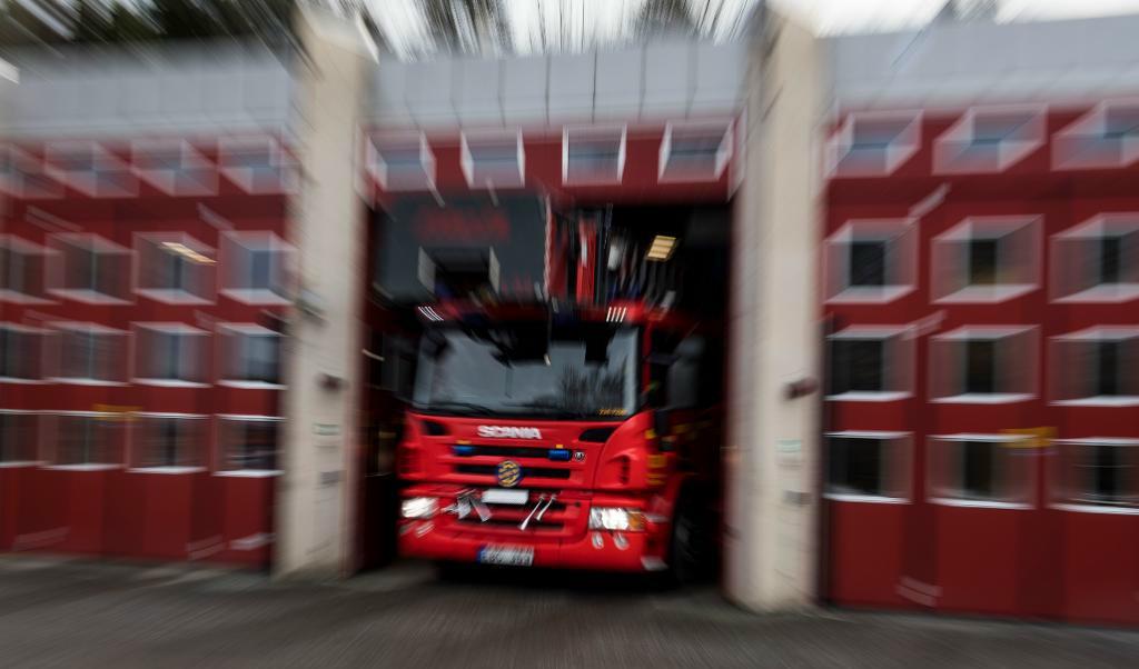 Räddningstjänsten har minst 16 enheter som bekämpar en skogsbrand i Östhammar. Arkivbild. Foto: Pontus Lundahl/TT