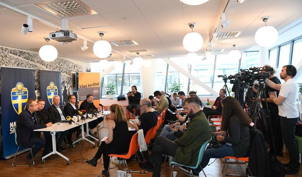 Polisen, Svenska fotbollförbundet, Svensk elitfotboll och AIK höll på torsdagen presskonferens med anledning av att IFK Göteborg-AIK skjutits upp på grund av matchfixningsförsök. Foto: TT