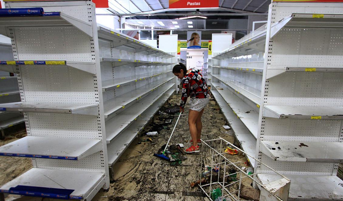 
En plundrad stormarknad i Capacho, Venezuela. Stora demonstrationer mot regeringen, plundringar och attacker mot säkerhetsinstallationer äger rum i staten Tachira. Foto: George Castallanos/AFP/Getty Images                                            