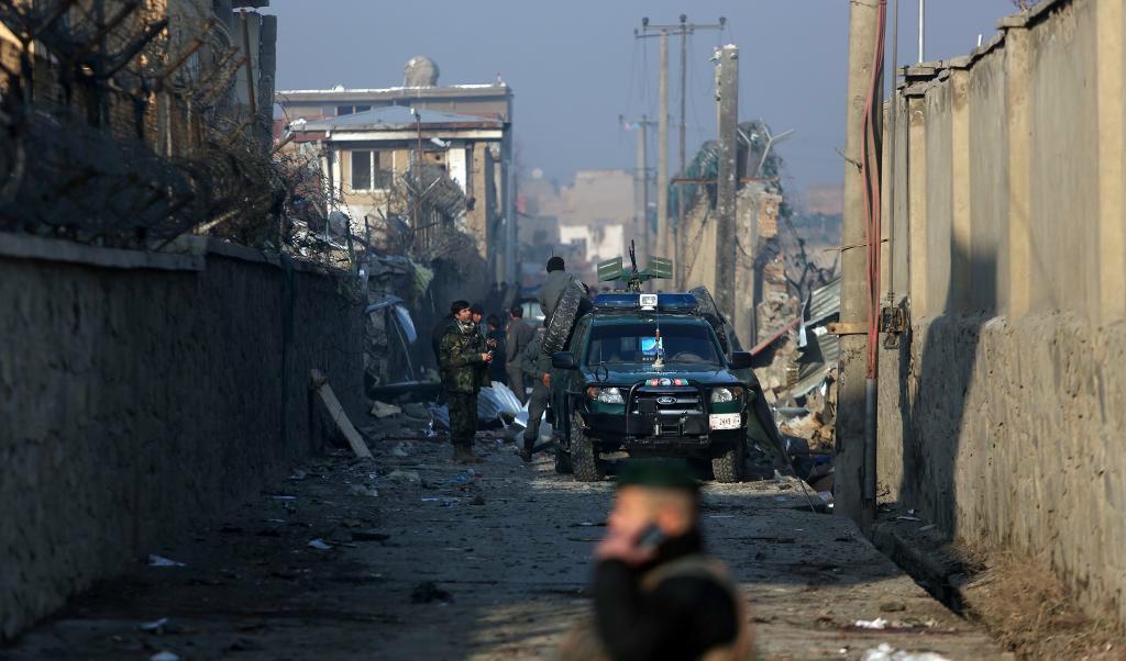 

En finländsk kvinna har blivit kidnappad i Kabul. Bilden är från en tidigare attack i Kabul. Foto: Rahmat Gul/AP/TT-arkivbild                                                                                        