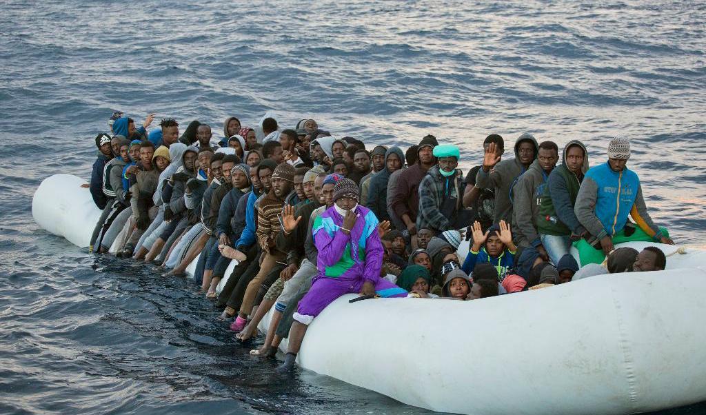 En av många gummibåtar som undsatts under räddningsoperationerna i Medelhavet. Foto: TT-arkivbild.
