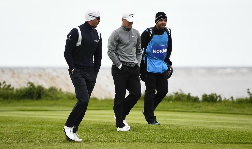 Henrik Stenson och Alex Norén på sitt första hål för dagen (hål 10) under Nordea Masters på Barsebäck. Foto: TT