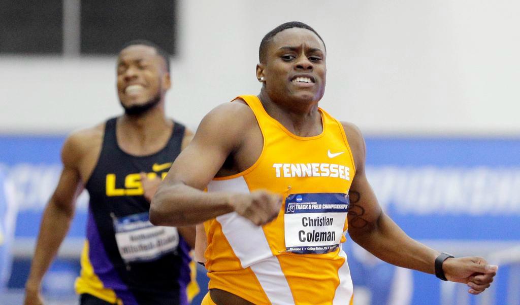 
Christian Coleman, här under ett 200-meterslopp i en inomhustävling i College Station, Texas, i mars, är världsetta både på 100 meter och 200 meter. Foto: Michael Wyke/AP/TT-arkivbild                                            