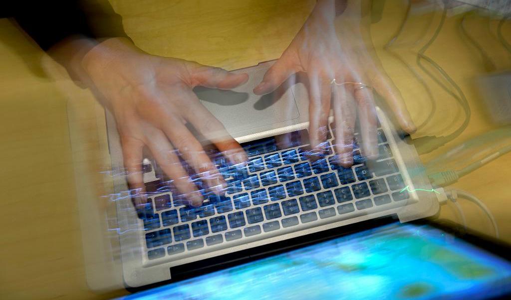 
Många småföretagare känner digital stress. Foto: TT-arkivbild                                            