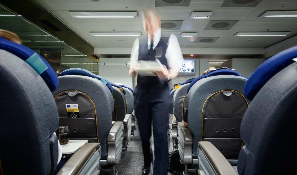 

Flygsteward i business class vid Lufthansa Aviation training center på Frankfurt flygplats. Foto: Adam Wrafter/SvD/TT-arkivbild                                                                                        