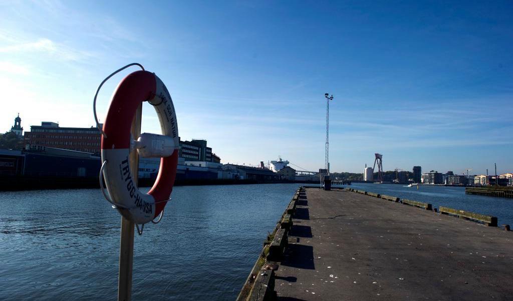 
Ingen människa skadades när en pråm lastad med sprängsten kantrade i Frihamnen i Göteborg. Foto: Adam Ihse/TT-arkivbild                                            