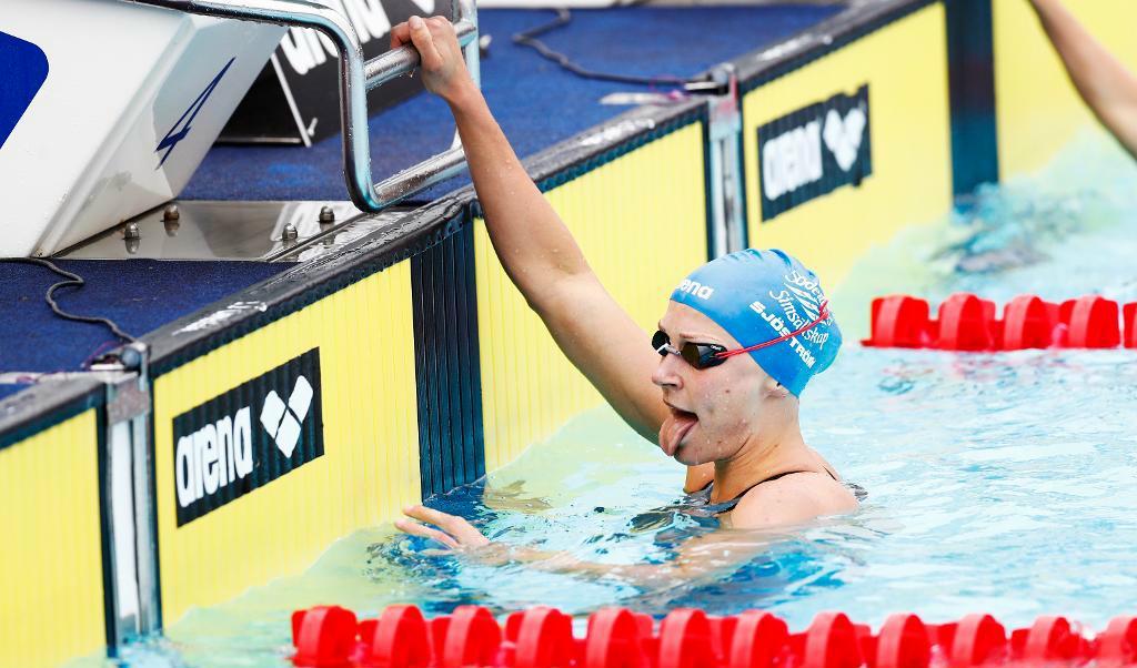 Sarah Sjöström pustar ut efter att ha vunnit sin första final, 200 meter fritt, i SM-veckan i Borås. Foto: TT