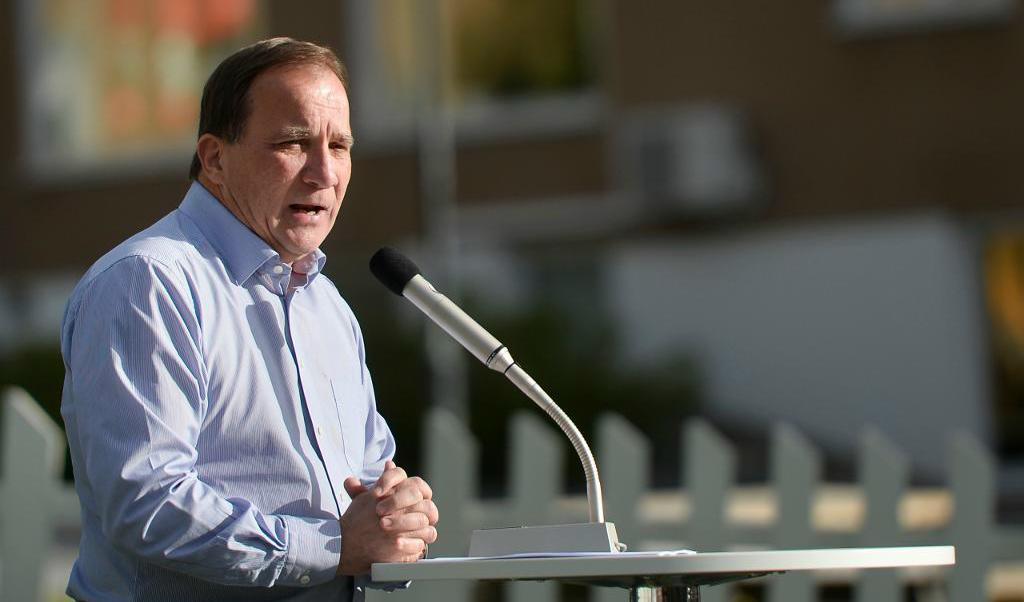 Statsminister Stefan Löfven (S) talar på Fredens torg i Storuman. Foto: TT