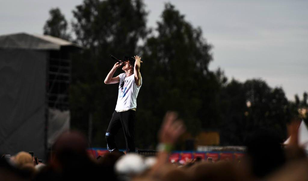 En tonårsflicka misstänks ha blivit fasthållen och våldtagen under Håkan Hellströms konsert på Bråvallafestivalen i går kväll. Foto: Mattias Areskog/TT