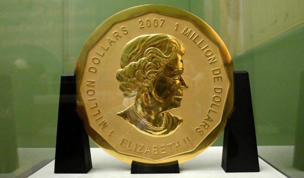 
Guldmyntet "Big maple leaf" stals från Bode Museum i Berlin i mars. Myntet är värt cirka fyra miljoner dollar och väger 100 kilo.
Foto: Marcel Mettelsiefen/AP/TT                                            