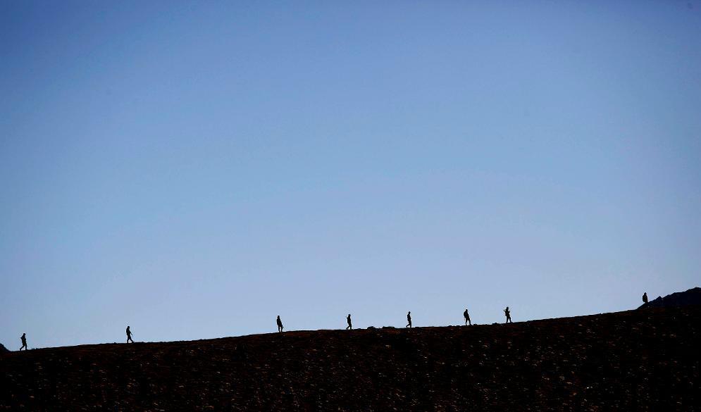 
Indiska soldater patrullerar vid gränsen mot Kina. Foto: Anupam Nath/AP/TT-arkivbild                                            